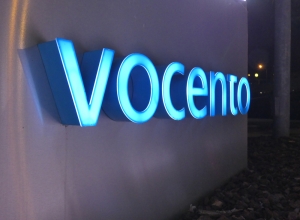 Letras corpóreas iluminadas interiormente